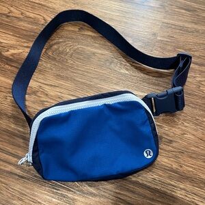 Lululemon Everywhere belt bag